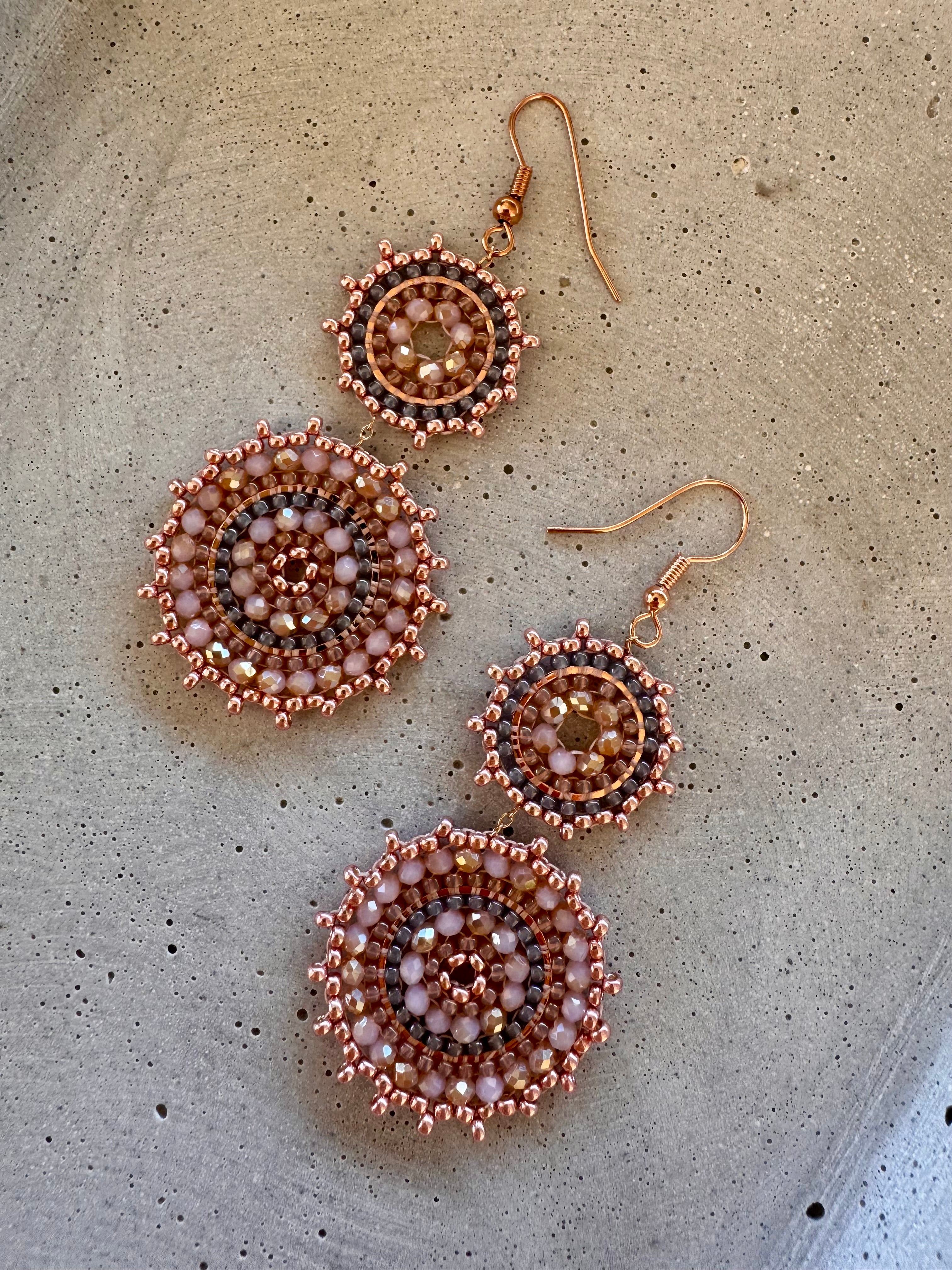 Perlenohrring M · Rosa · Grau · Roségold