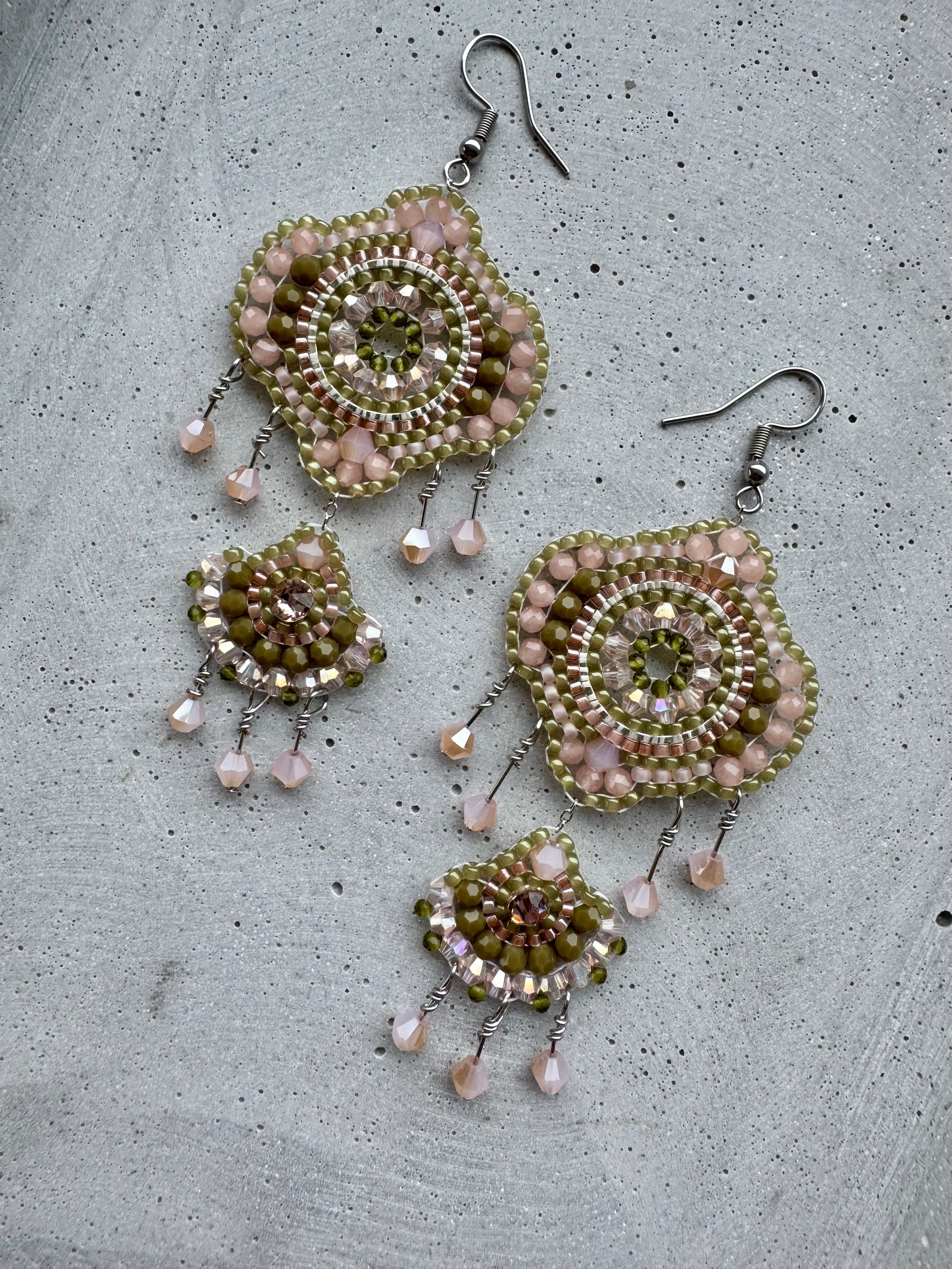 Perlenohrring L · Rosa · Oliv · Silber