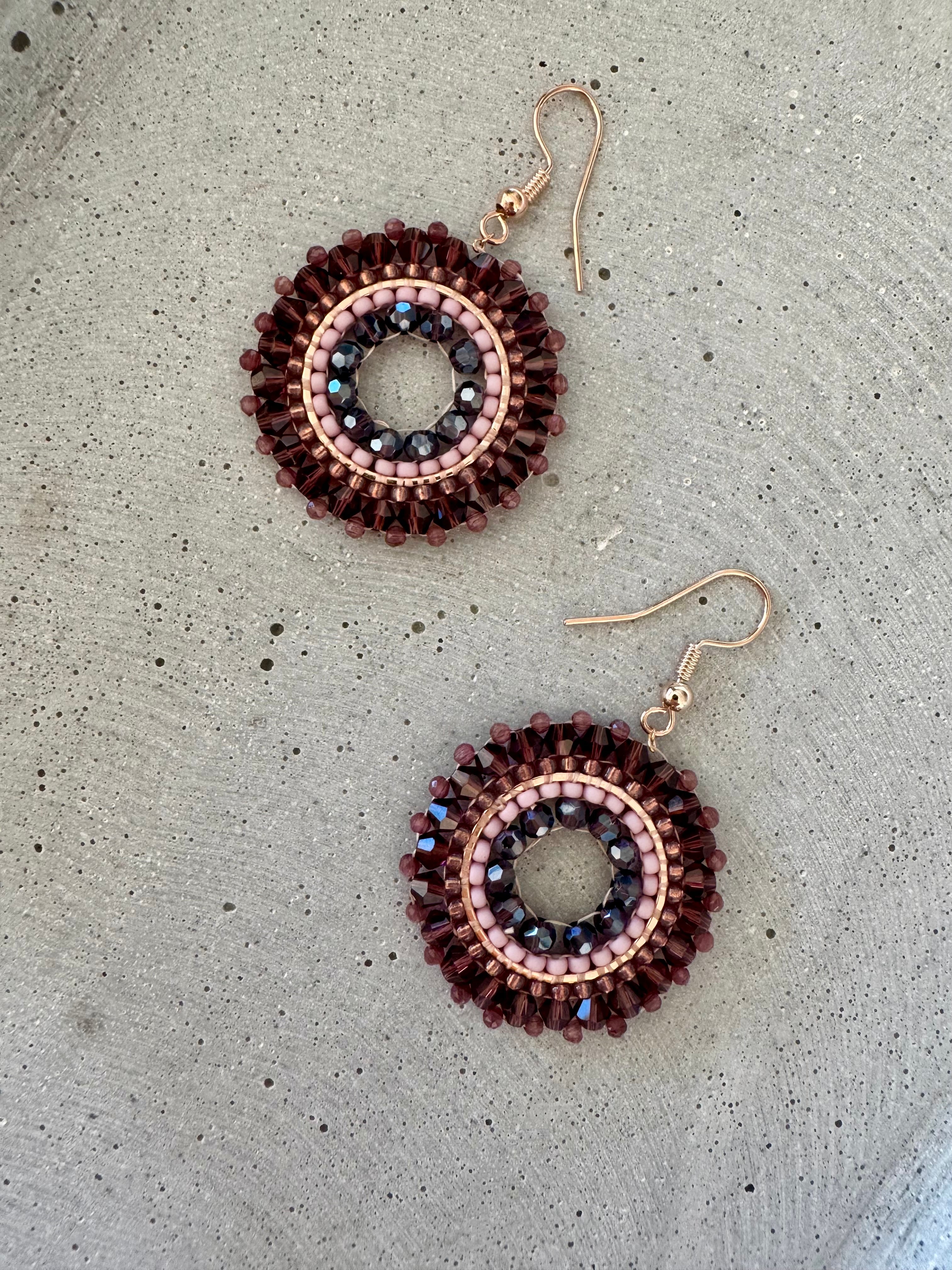 Perlenohrring S · Brombeere